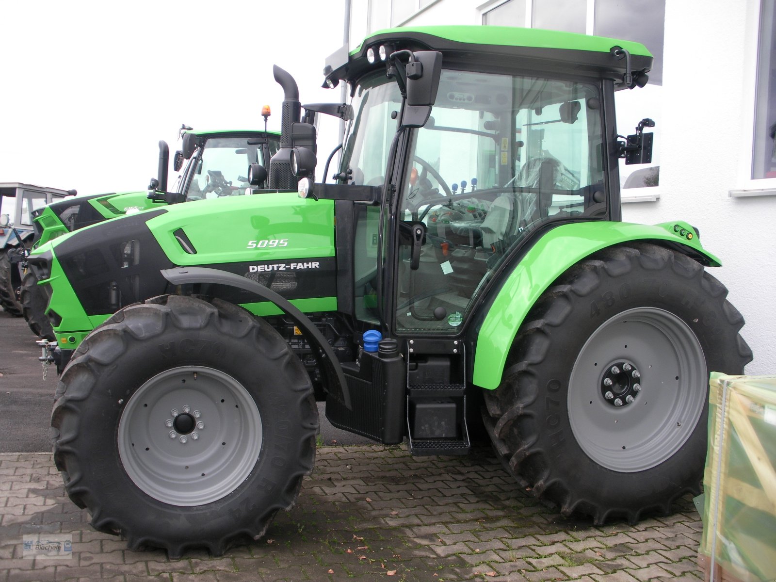 Traktor of the type Deutz-Fahr 5095 GS, Neumaschine in Bronnen (Picture 5)