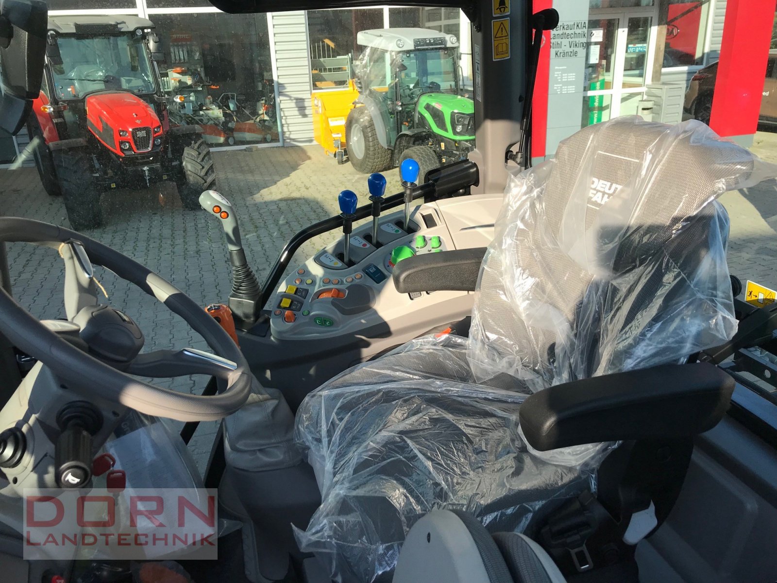 Traktor des Typs Deutz-Fahr 5095 GS, Neumaschine in Bruckberg (Bild 4)
