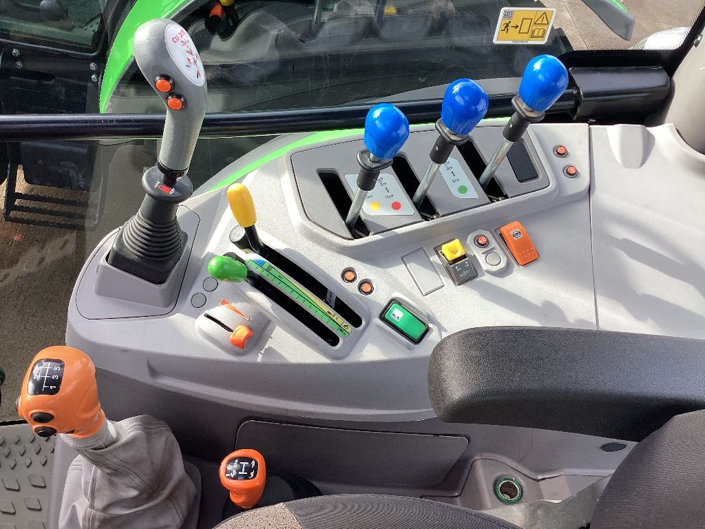 Traktor van het type Deutz-Fahr 5095 KELINE, Gebrauchtmaschine in ST FLOUR (Foto 8)