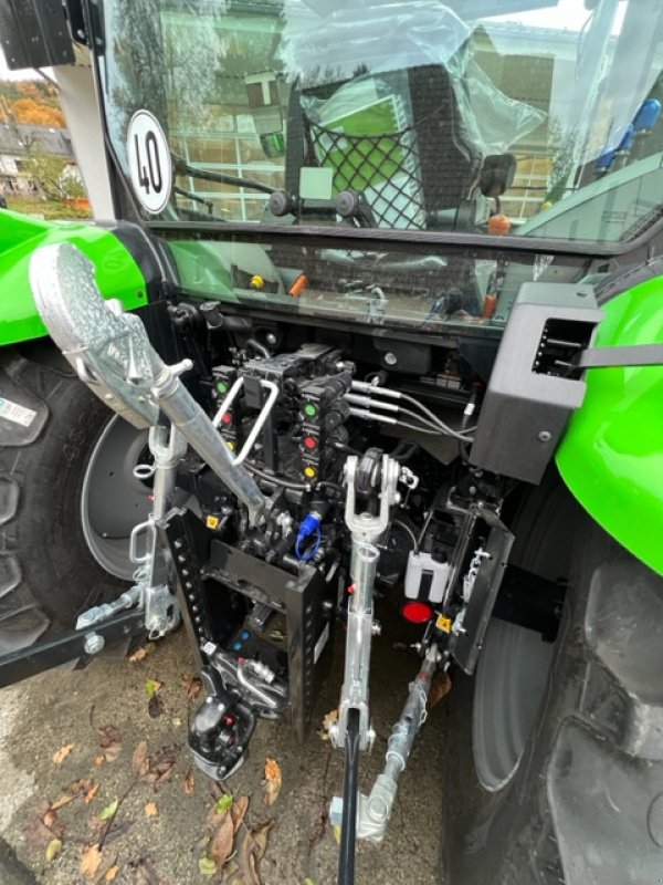 Traktor des Typs Deutz-Fahr 5100 ***Aktion***, Neumaschine in Offenhausen (Bild 4)
