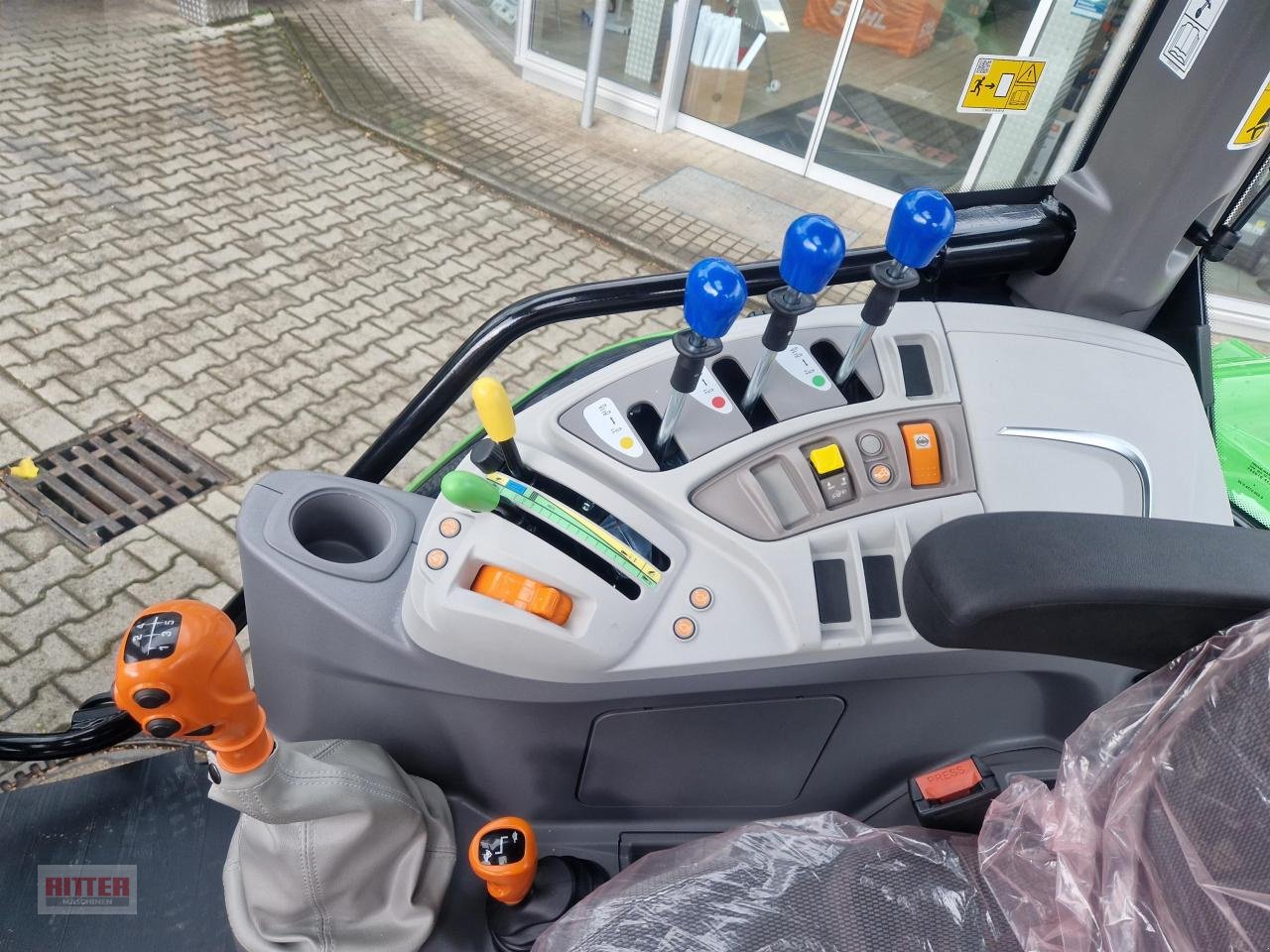 Traktor of the type Deutz-Fahr 5100 GS, Neumaschine in Zell a. H. (Picture 7)