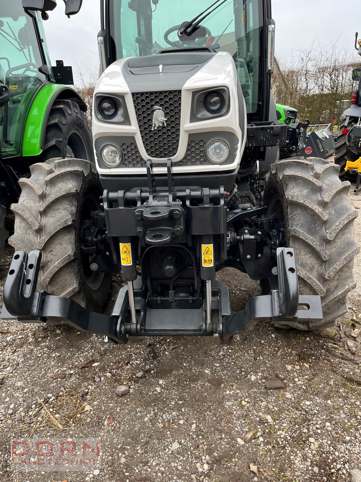 Traktor des Typs Deutz-Fahr 5105 DF TTV ohne Ad Blue, Neumaschine in Bruckberg (Bild 3)