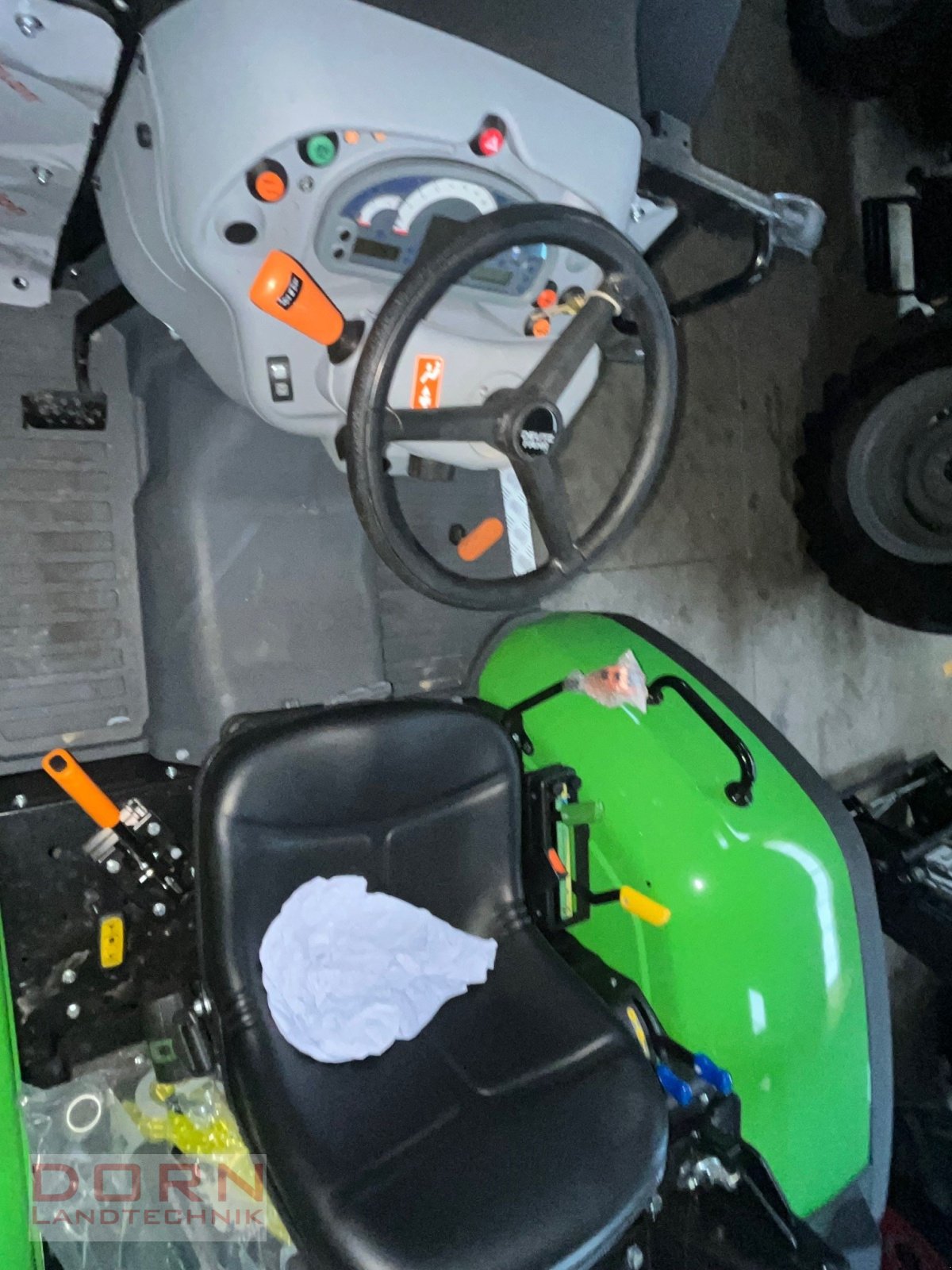 Traktor des Typs Deutz-Fahr 5105 G TB, Neumaschine in Bruckberg (Bild 3)