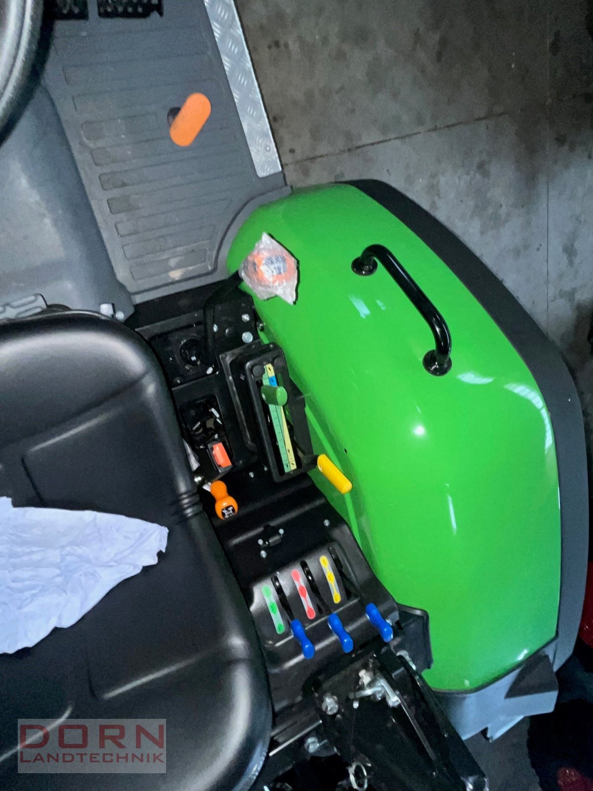 Traktor des Typs Deutz-Fahr 5105 G TB, Neumaschine in Bruckberg (Bild 4)