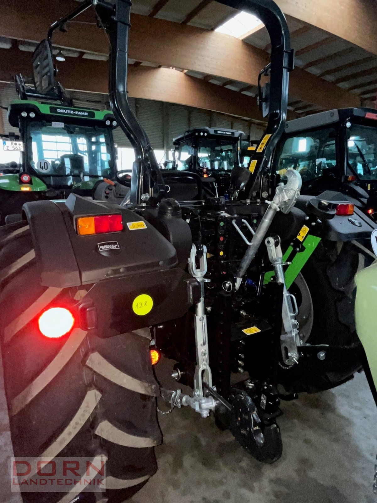 Traktor des Typs Deutz-Fahr 5105 G TB, Neumaschine in Bruckberg (Bild 5)