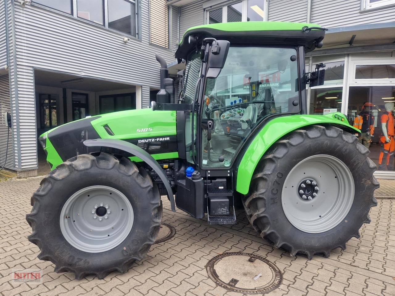 Traktor van het type Deutz-Fahr 5105 GS, Neumaschine in Zell a. H. (Foto 2)