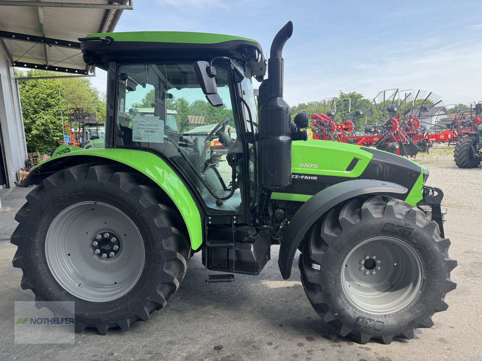 Traktor of the type Deutz-Fahr 5105 GS, Neumaschine in Pforzen (Picture 3)