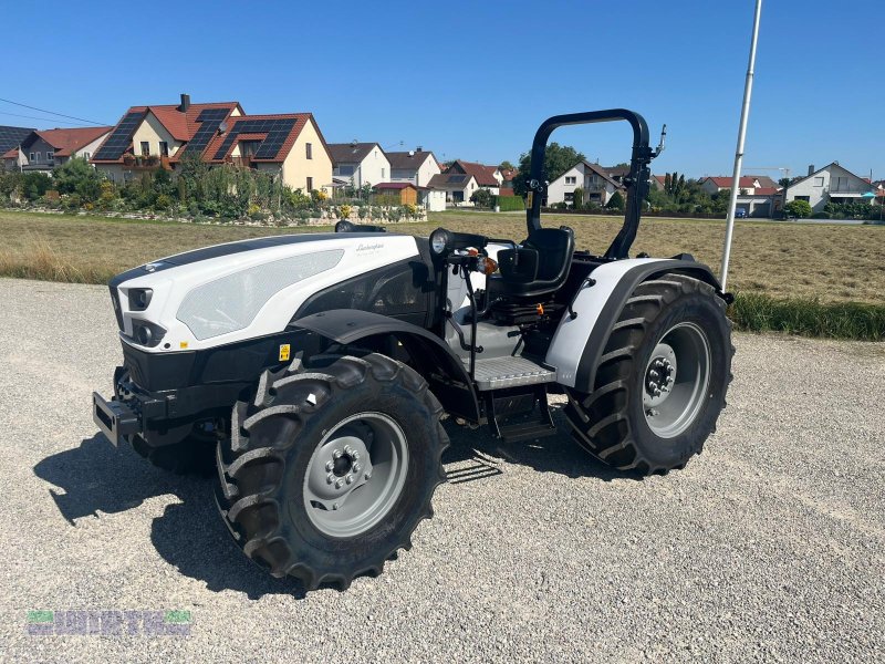 Traktor des Typs Deutz-Fahr 5105 TB GS / Lambo Strike 105 TB GS in weiß, 2,4 m Traktorhöhe, Neumaschine in Buchdorf (Bild 1)