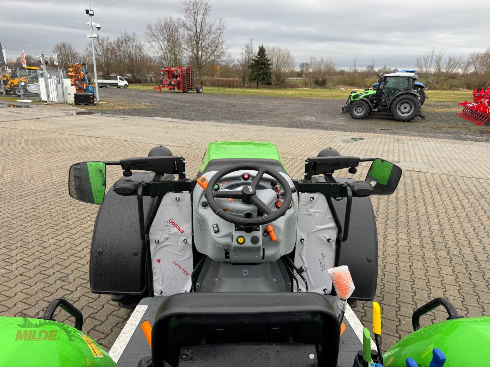 Traktor of the type Deutz-Fahr 5105 TB GS, Neumaschine in Elsteraue-Bornitz (Picture 4)