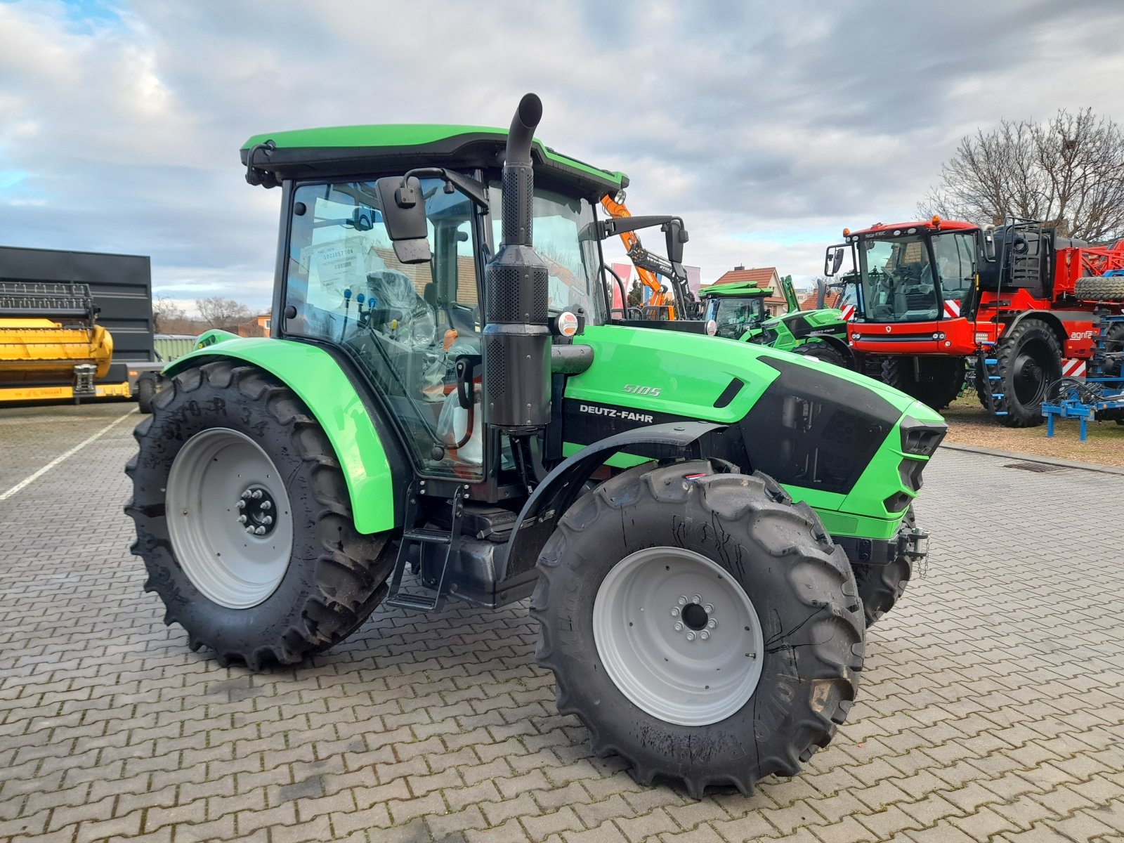 Traktor typu Deutz-Fahr 5105, Neumaschine w Stankov (Zdjęcie 1)