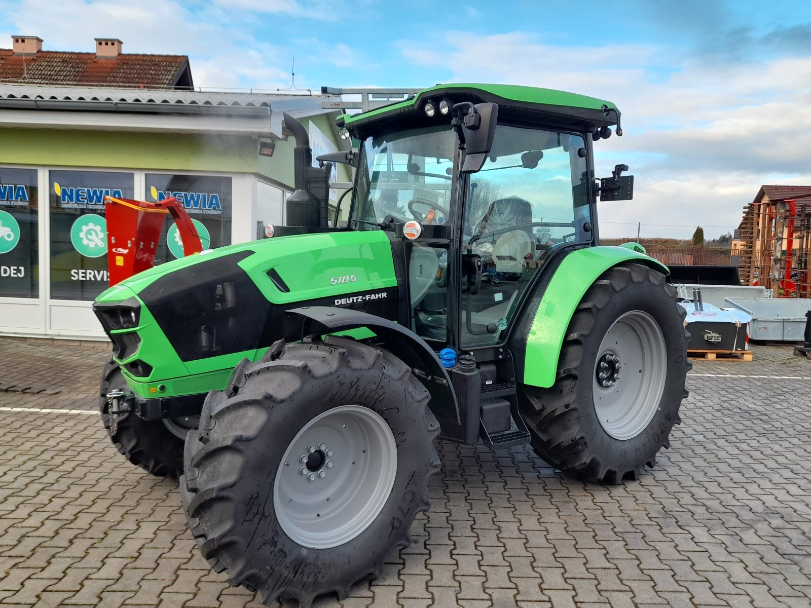 Traktor des Typs Deutz-Fahr 5105, Neumaschine in Stankov (Bild 2)