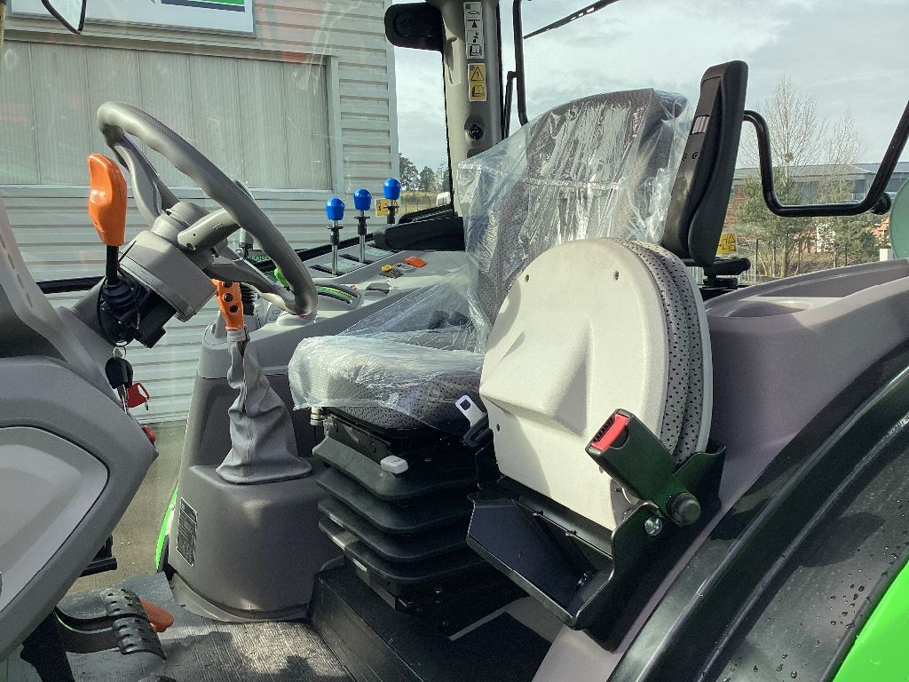 Traktor от тип Deutz-Fahr 5105, Gebrauchtmaschine в ST FLOUR (Снимка 5)