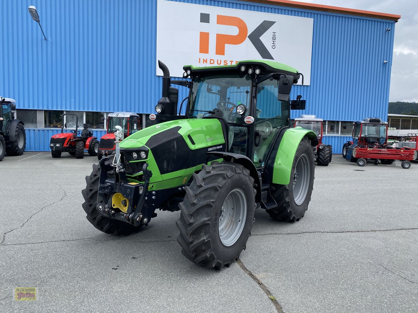 Traktor of the type Deutz-Fahr 5105, Neumaschine in Kötschach (Picture 2)