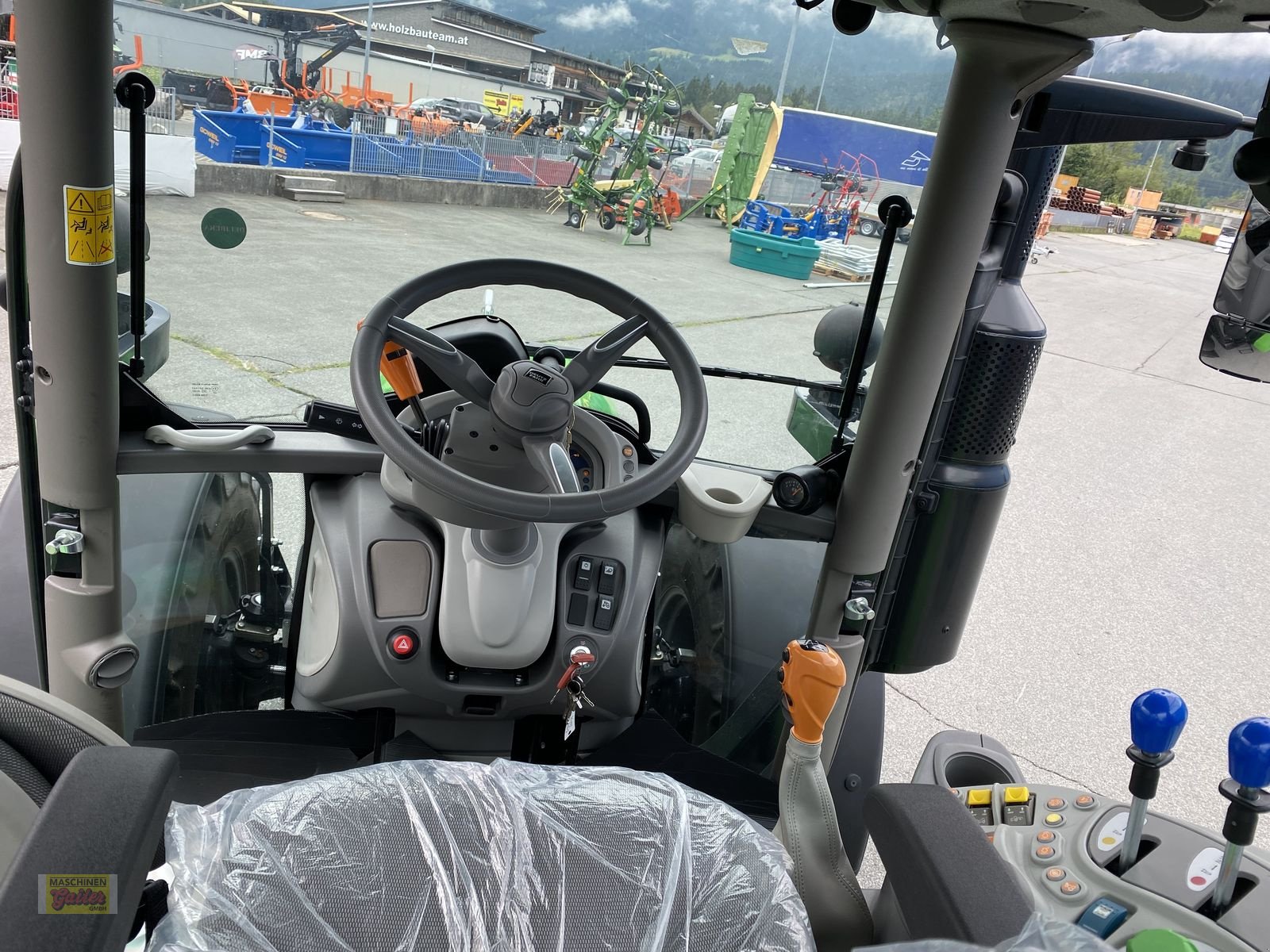 Traktor of the type Deutz-Fahr 5105, Neumaschine in Kötschach (Picture 18)