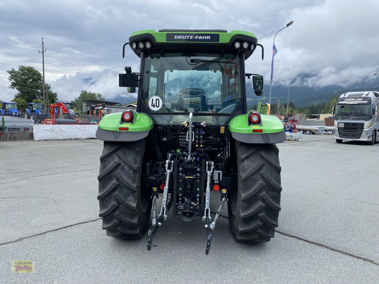 Traktor of the type Deutz-Fahr 5105, Neumaschine in Kötschach (Picture 9)