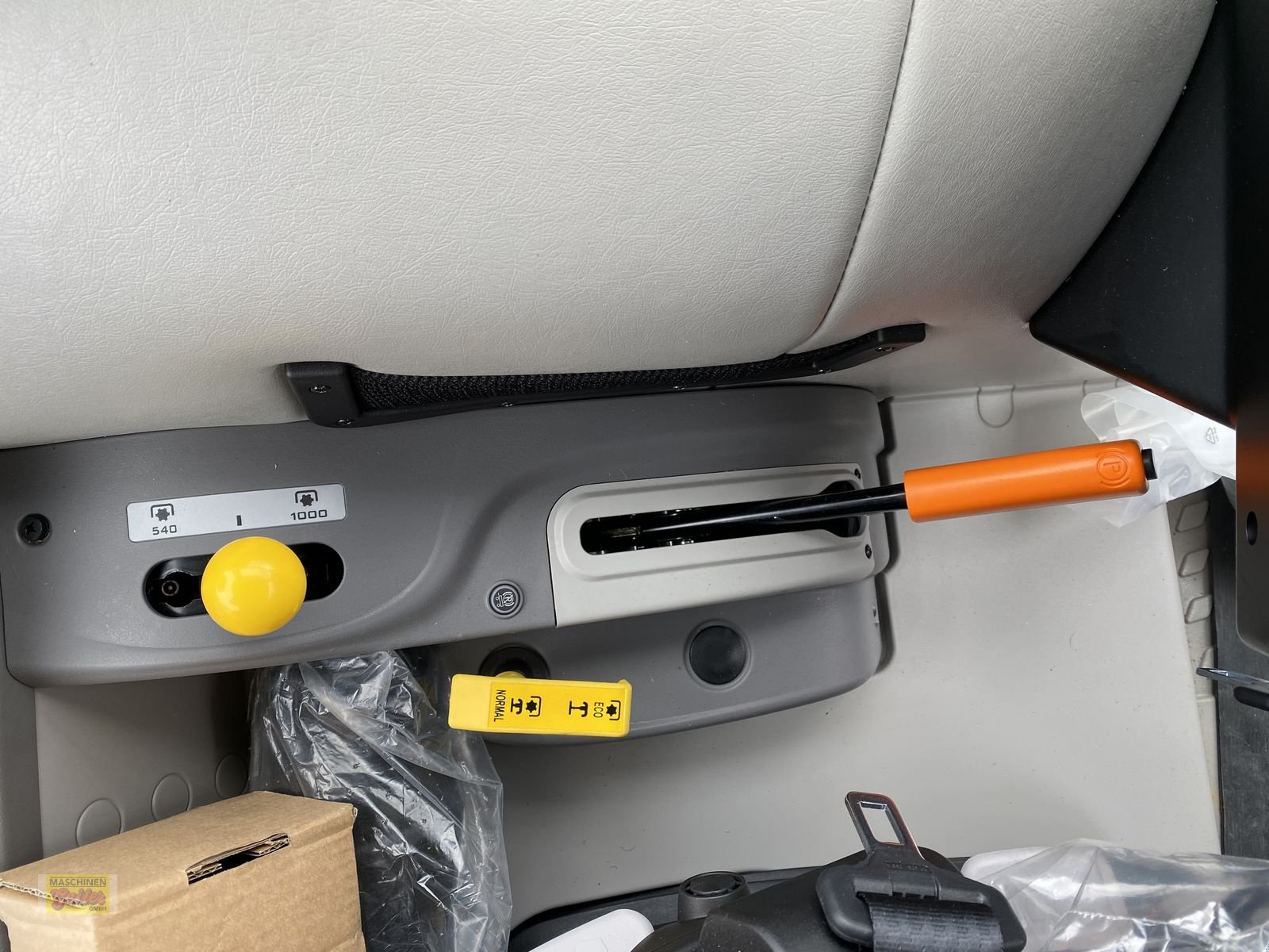 Traktor of the type Deutz-Fahr 5105, Neumaschine in Kötschach (Picture 23)