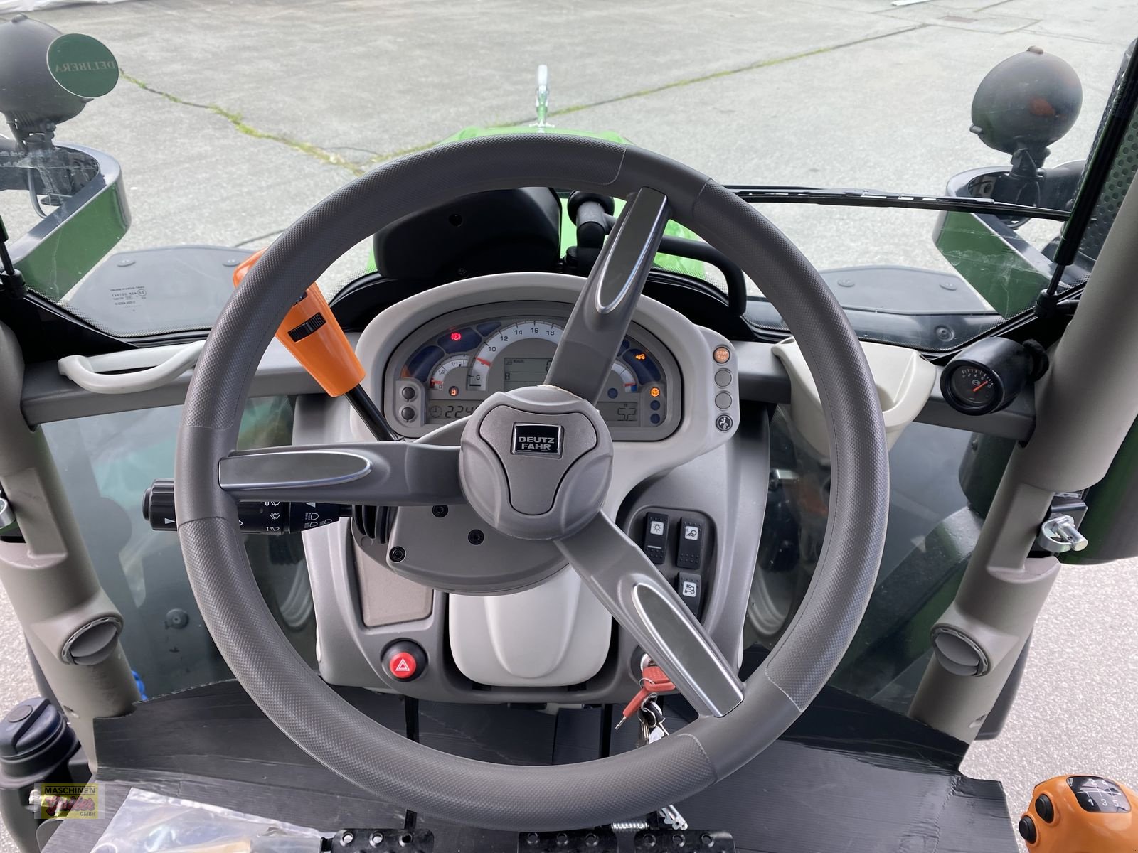 Traktor of the type Deutz-Fahr 5105, Neumaschine in Kötschach (Picture 20)