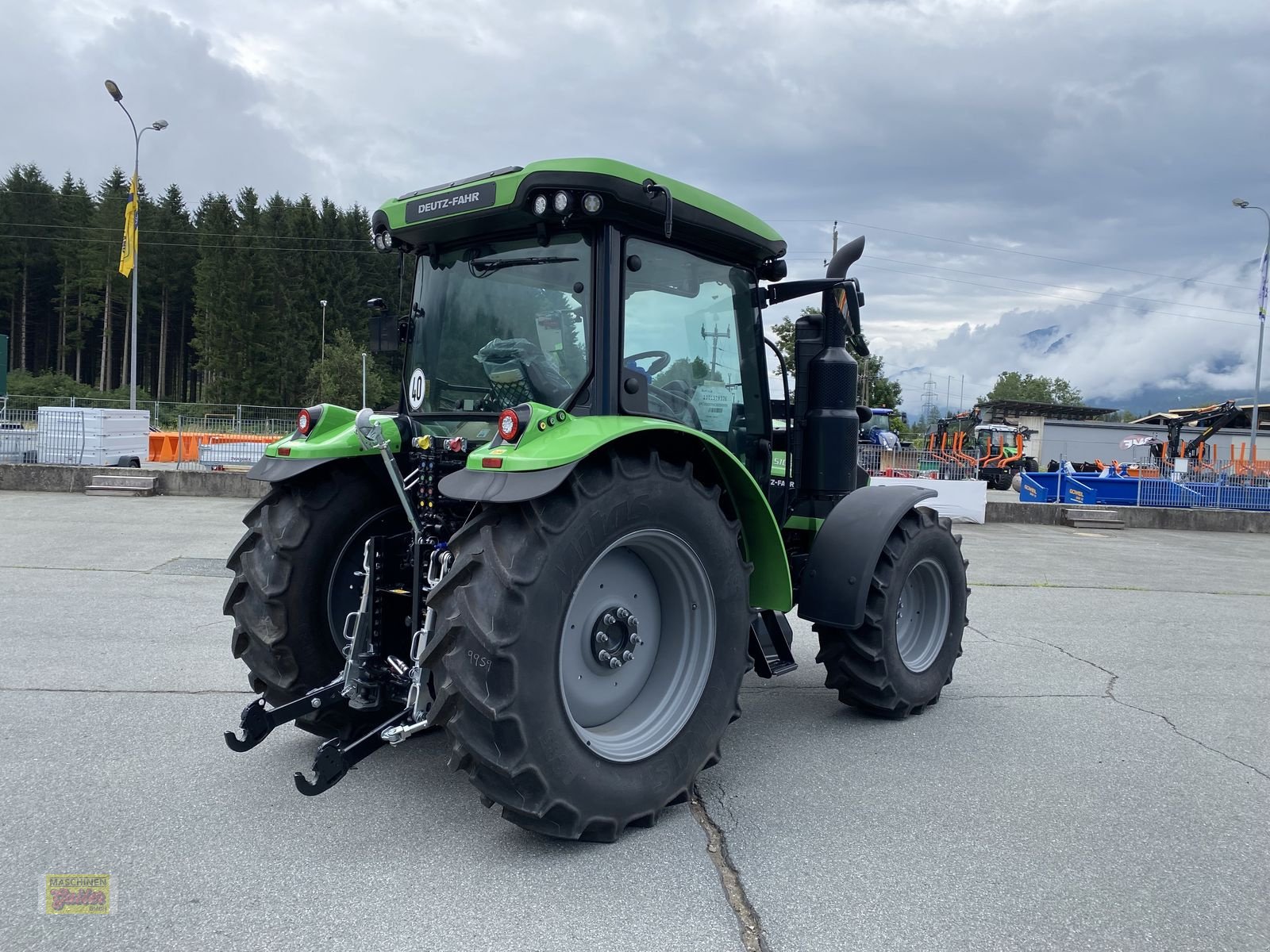 Traktor of the type Deutz-Fahr 5105, Neumaschine in Kötschach (Picture 7)