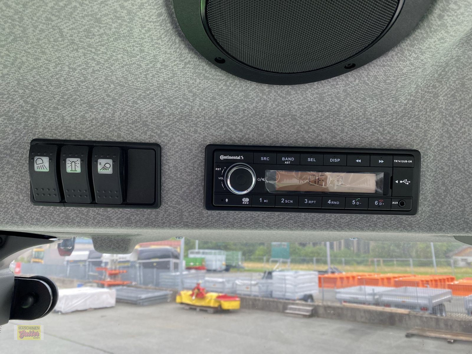 Traktor of the type Deutz-Fahr 5105, Neumaschine in Kötschach (Picture 24)