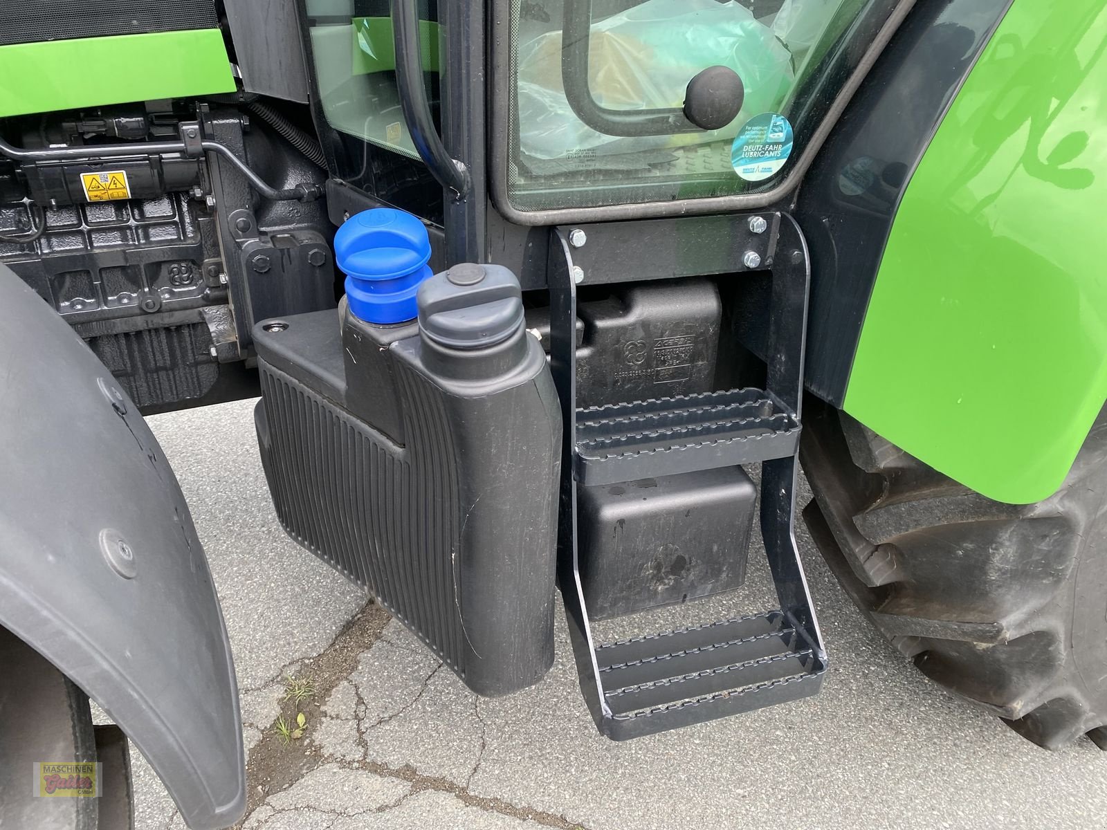 Traktor of the type Deutz-Fahr 5105, Neumaschine in Kötschach (Picture 14)