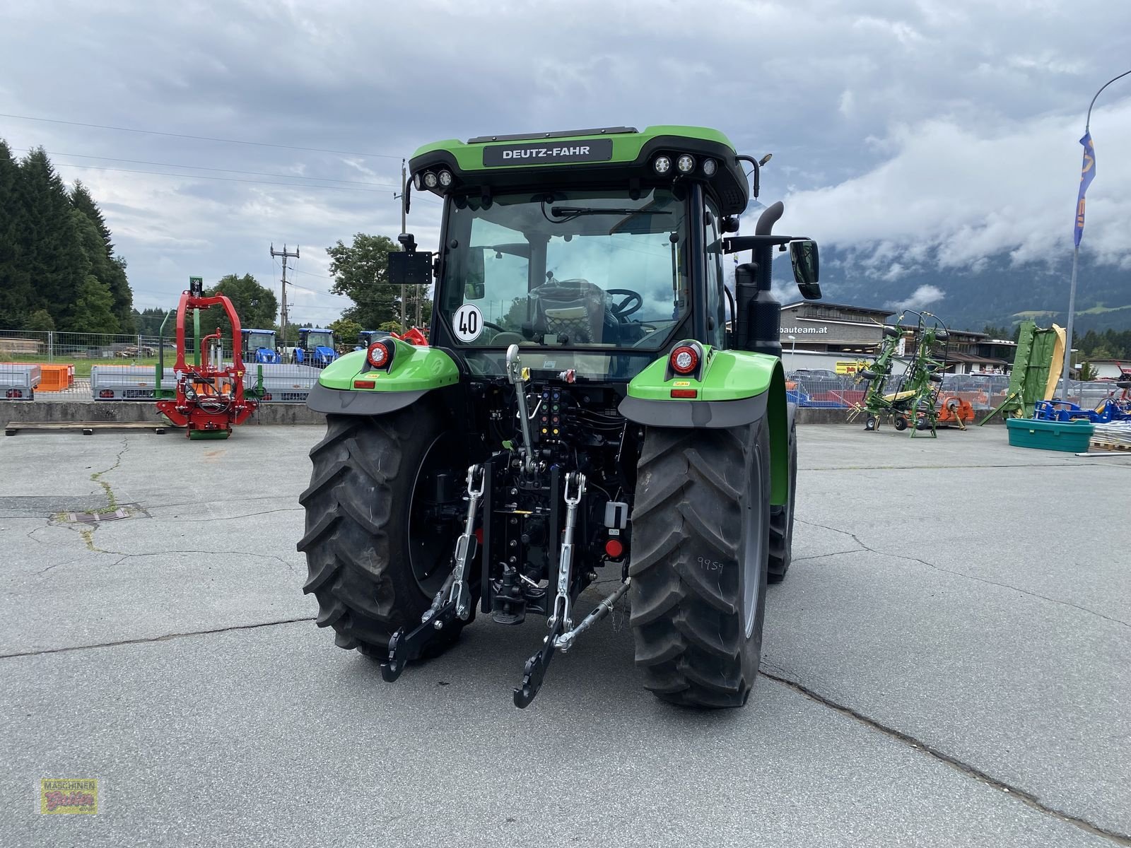 Traktor of the type Deutz-Fahr 5105, Neumaschine in Kötschach (Picture 8)