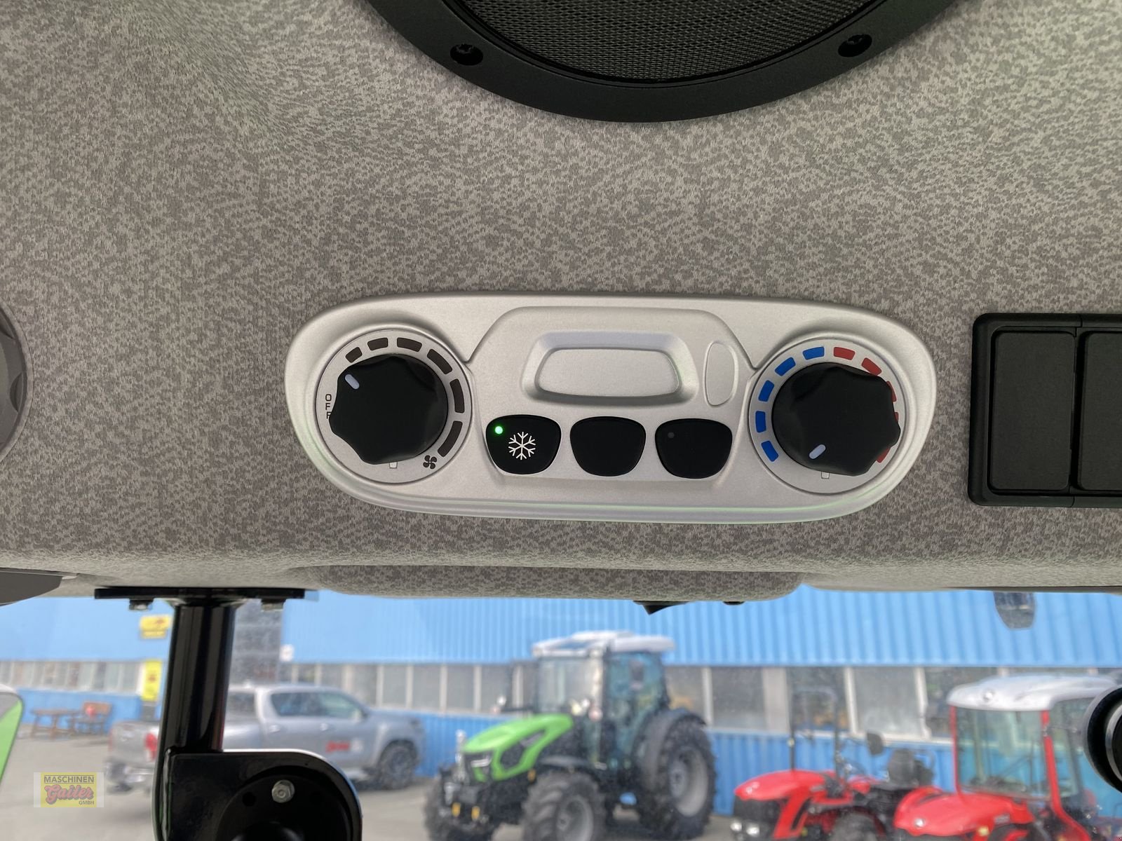 Traktor of the type Deutz-Fahr 5105, Neumaschine in Kötschach (Picture 22)