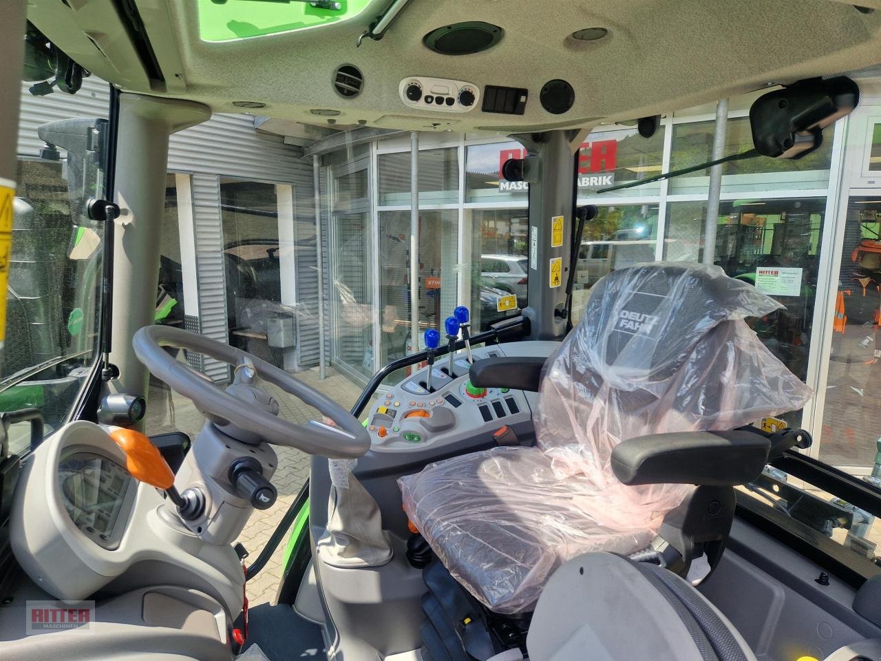 Traktor des Typs Deutz-Fahr 5115 GS, Neumaschine in Zell a. H. (Bild 6)