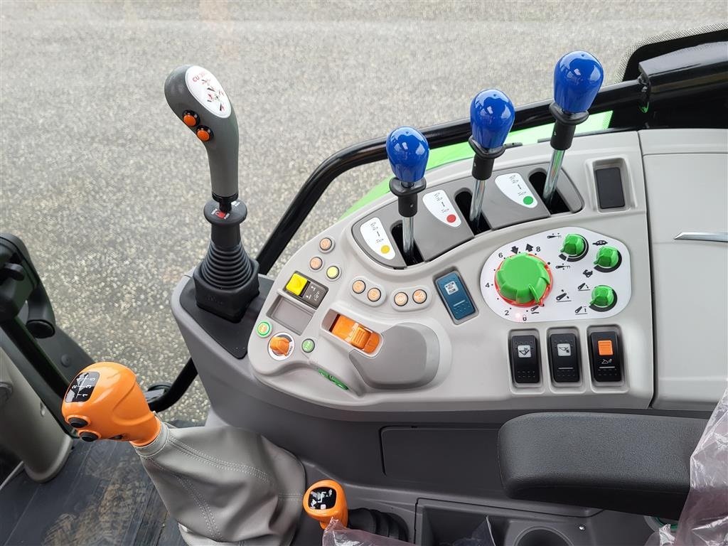 Traktor des Typs Deutz-Fahr 5125 GS Stoll FZ 39-27, Gebrauchtmaschine in Sabro (Bild 5)