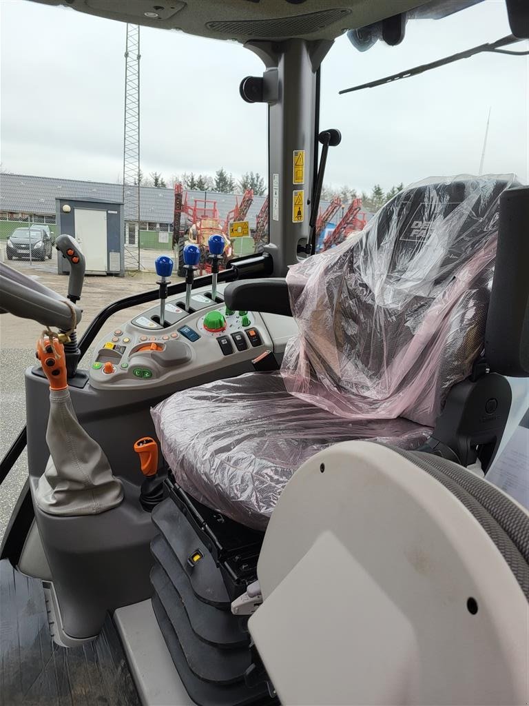 Traktor des Typs Deutz-Fahr 5125 GS Stoll FZ 39-27, Gebrauchtmaschine in Sabro (Bild 4)