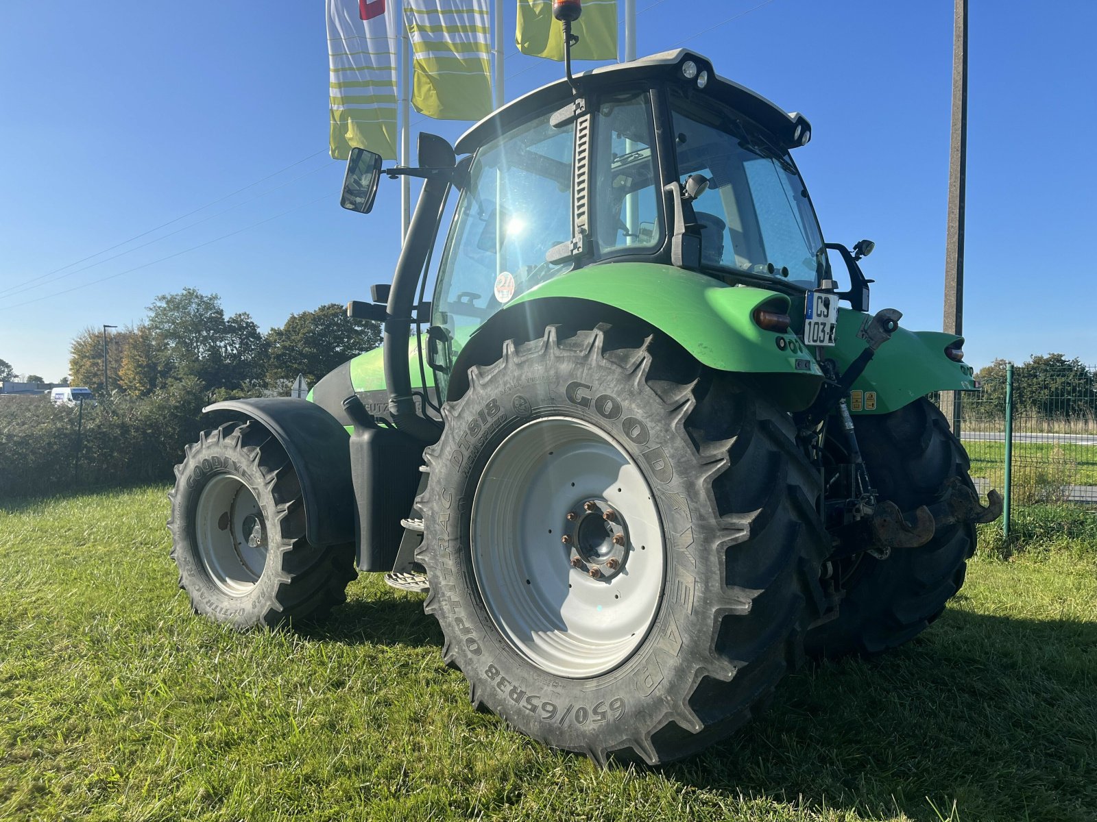 Traktor типа Deutz-Fahr 6.10 TTV, Gebrauchtmaschine в PONTIVY (Фотография 3)