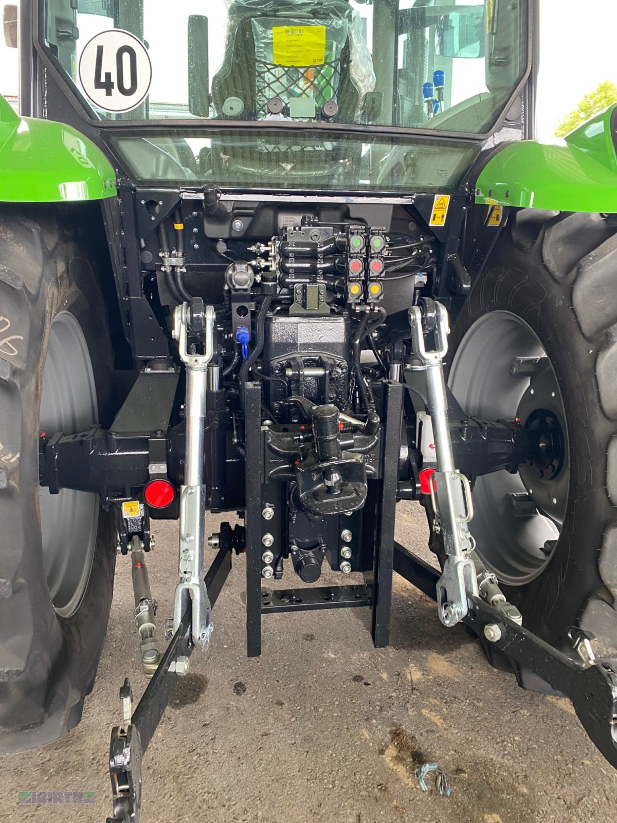 Traktor des Typs Deutz-Fahr 6115 C "FK und FZ", Neumaschine in Buchdorf (Bild 6)