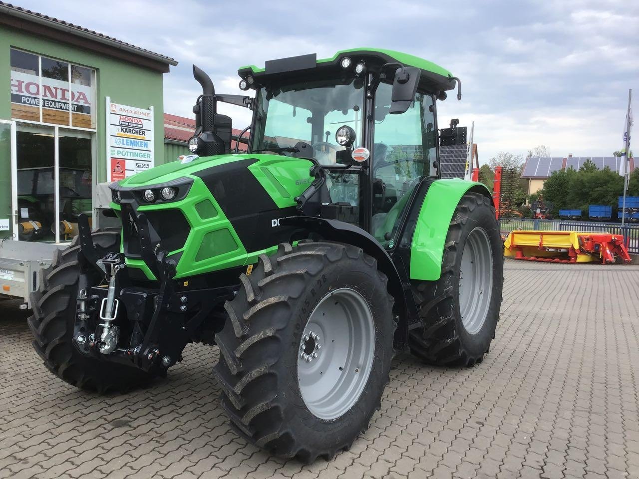 Traktor του τύπου Deutz-Fahr 6115 C, Neumaschine σε Burgbernheim (Φωτογραφία 1)