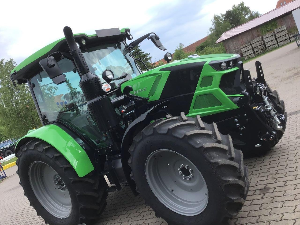Traktor του τύπου Deutz-Fahr 6115 C, Neumaschine σε Burgbernheim (Φωτογραφία 2)