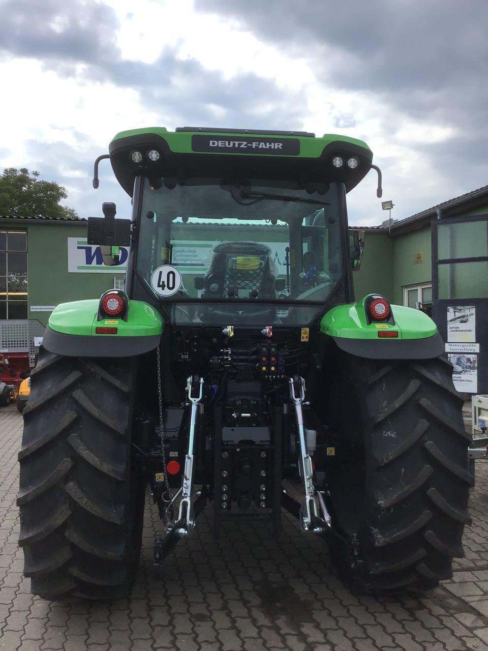 Traktor του τύπου Deutz-Fahr 6115 C, Neumaschine σε Burgbernheim (Φωτογραφία 4)