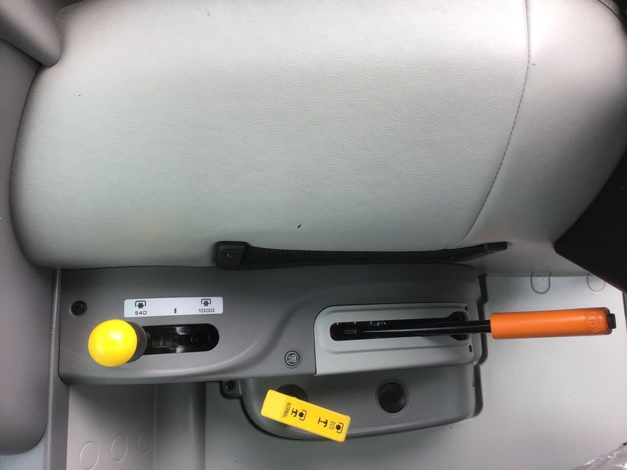 Traktor του τύπου Deutz-Fahr 6115 C, Neumaschine σε Burgbernheim (Φωτογραφία 11)