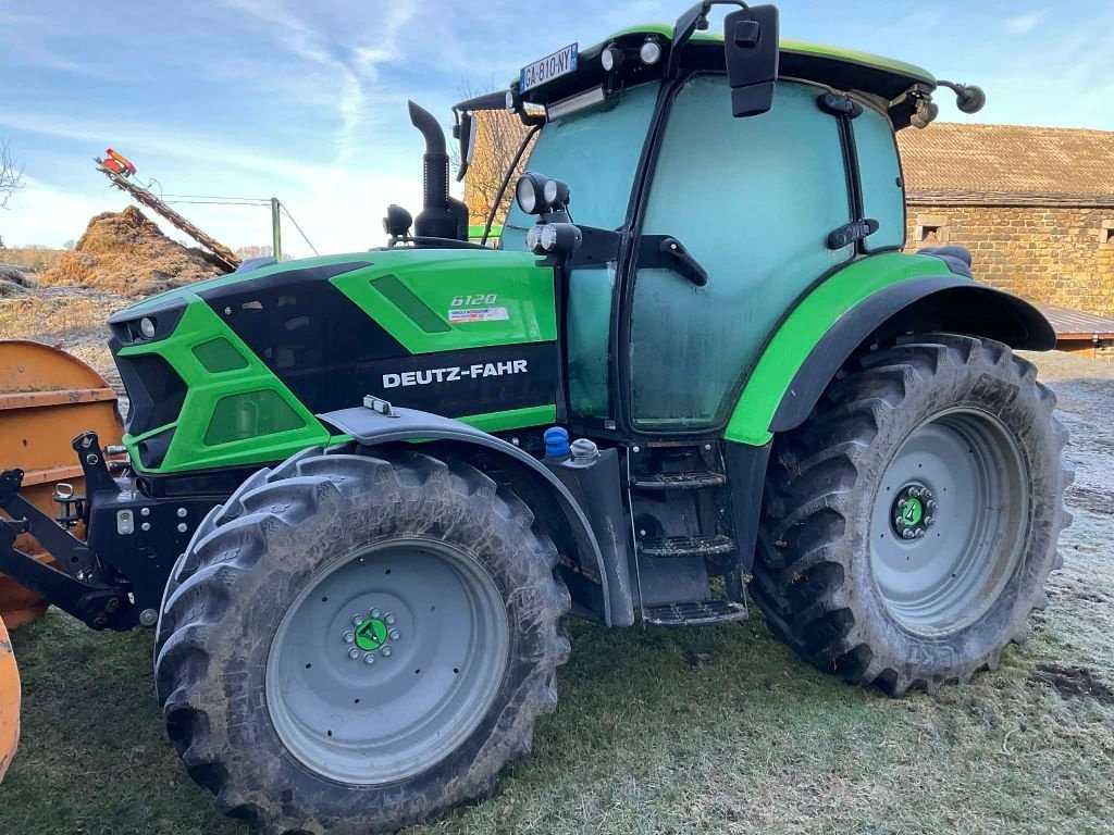 Traktor des Typs Deutz-Fahr 6120, Gebrauchtmaschine in VERNOUX EN VIVARAIS (Bild 1)