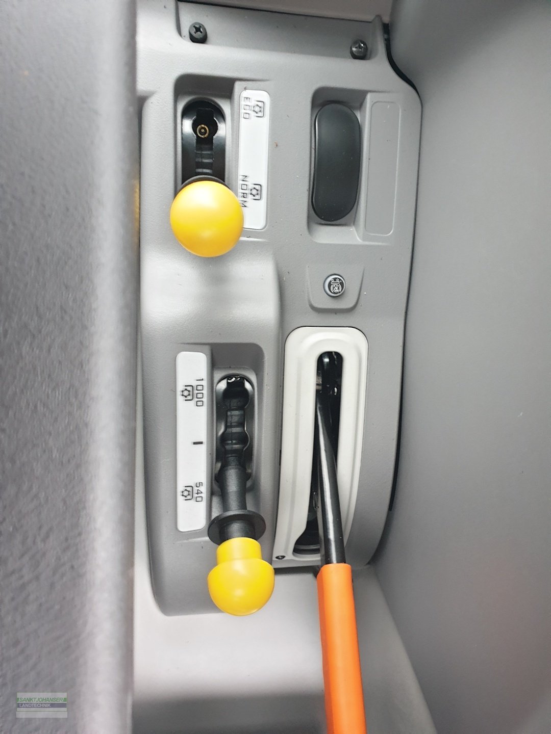 Traktor typu Deutz-Fahr 6125 C Powershift -Aktionspreis-, Neumaschine w Diessen (Zdjęcie 18)