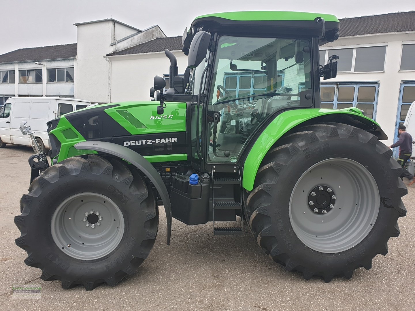 Traktor typu Deutz-Fahr 6125 C Powershift -Aktionspreis-, Neumaschine v Diessen (Obrázok 4)