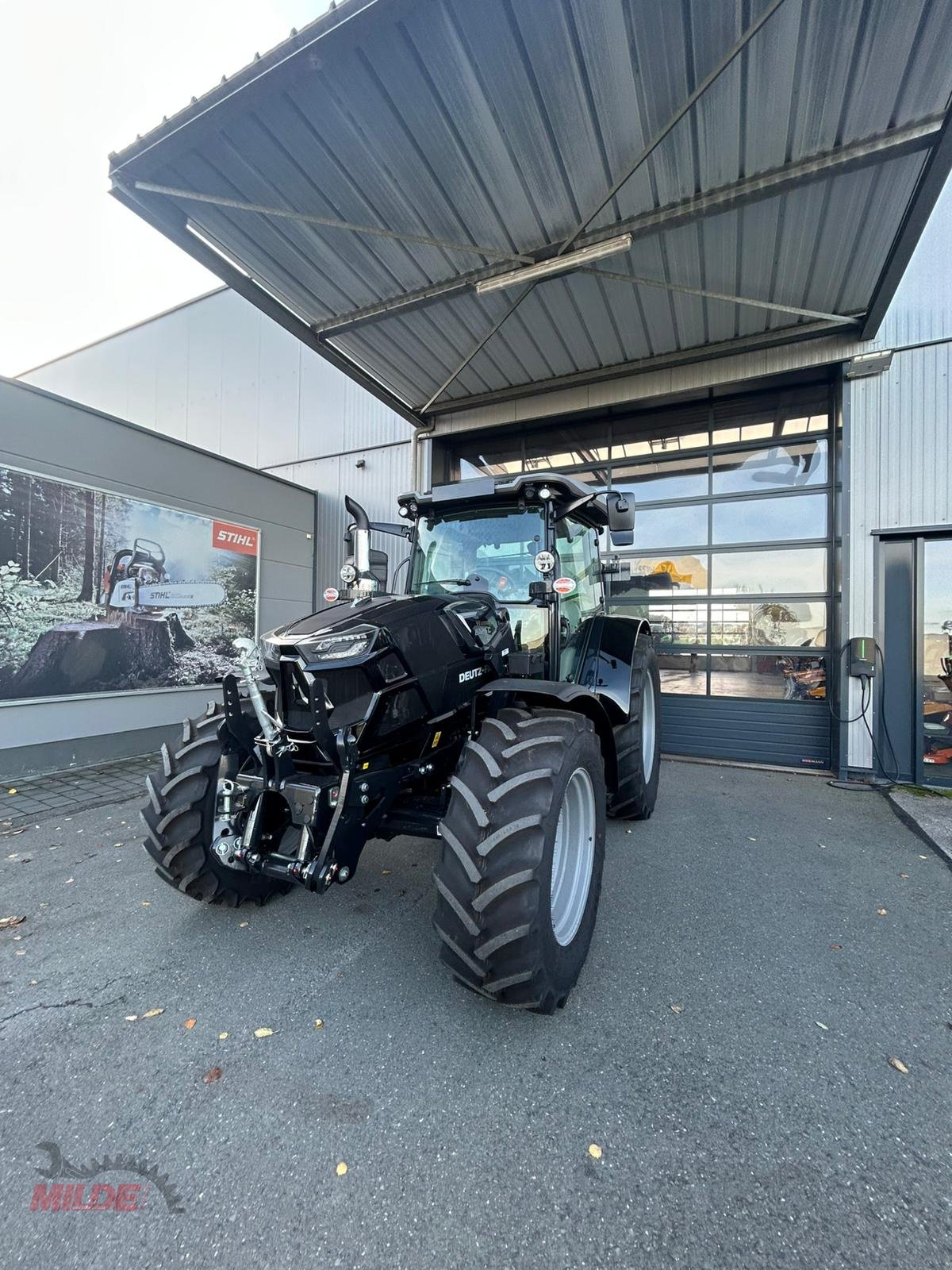 Traktor typu Deutz-Fahr 6125 C RV Shift "Warrior Schwarz", Neumaschine v Creußen (Obrázek 2)