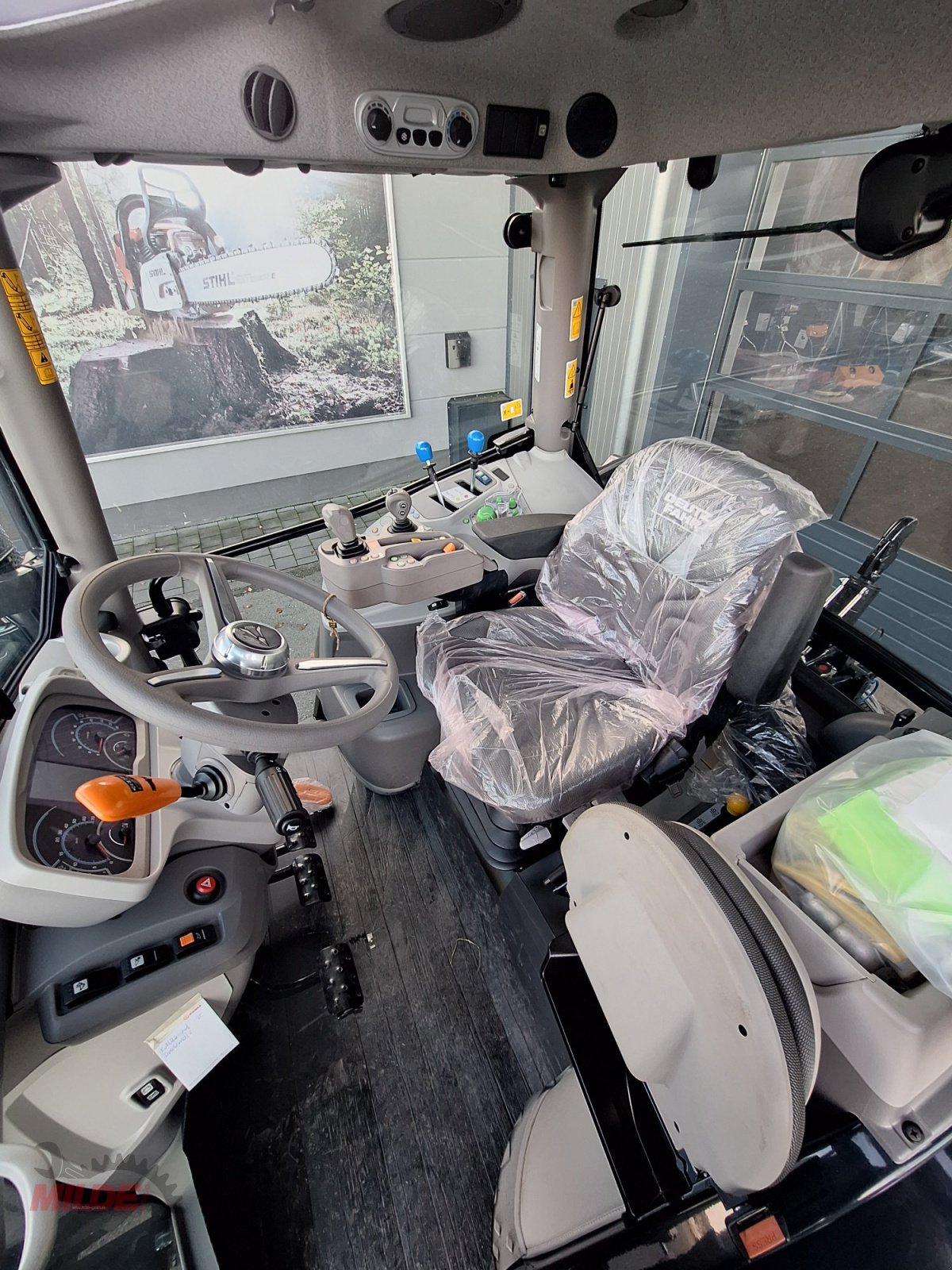 Traktor typu Deutz-Fahr 6125 C RV Shift "Warrior Schwarz", Neumaschine v Creußen (Obrázek 7)