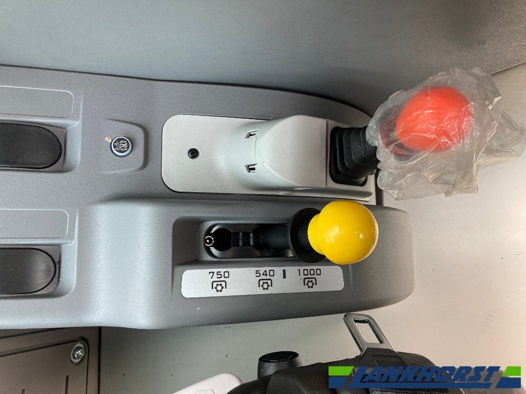 Traktor of the type Deutz-Fahr 6125 C RVSHIFT, Neumaschine in Emsbüren (Picture 18)