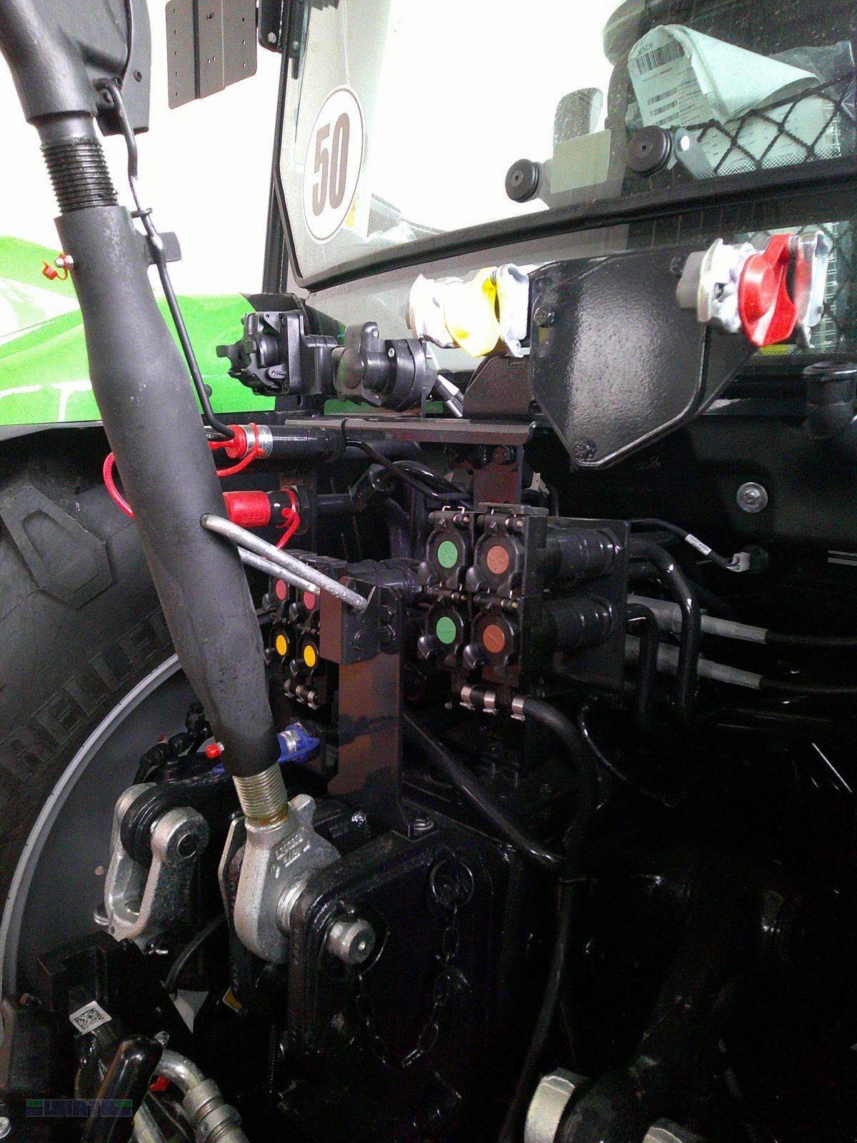 Traktor des Typs Deutz-Fahr 6125 C TTV stufenlos "Abverkauf Werks/Ausstellungsmaschine", Neumaschine in Buchdorf (Bild 4)