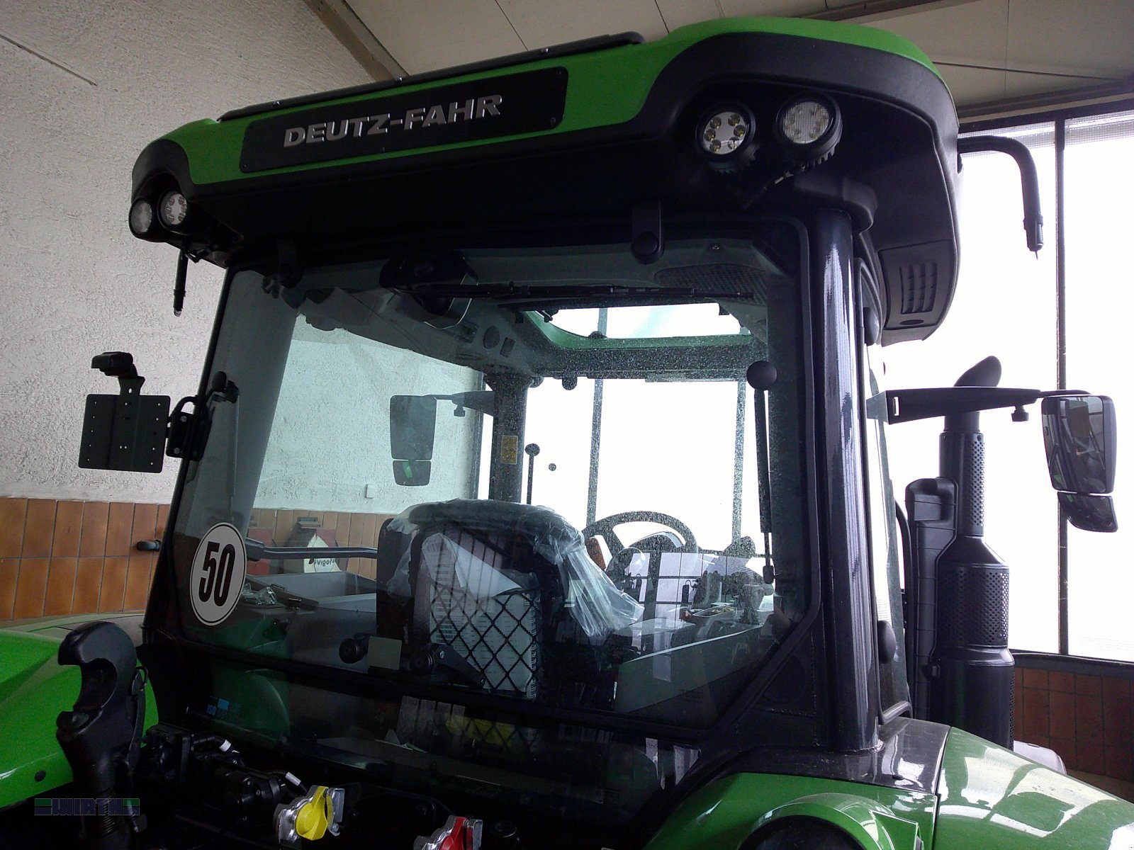 Traktor des Typs Deutz-Fahr 6125 C TTV stufenlos "Abverkauf Werks/Ausstellungsmaschine", Neumaschine in Buchdorf (Bild 5)