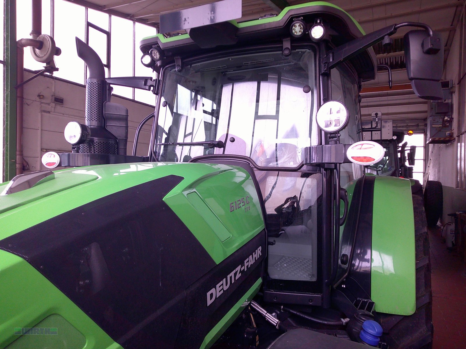 Traktor des Typs Deutz-Fahr 6125 C TTV stufenlos "Abverkauf Werks/Ausstellungsmaschine", Neumaschine in Buchdorf (Bild 8)