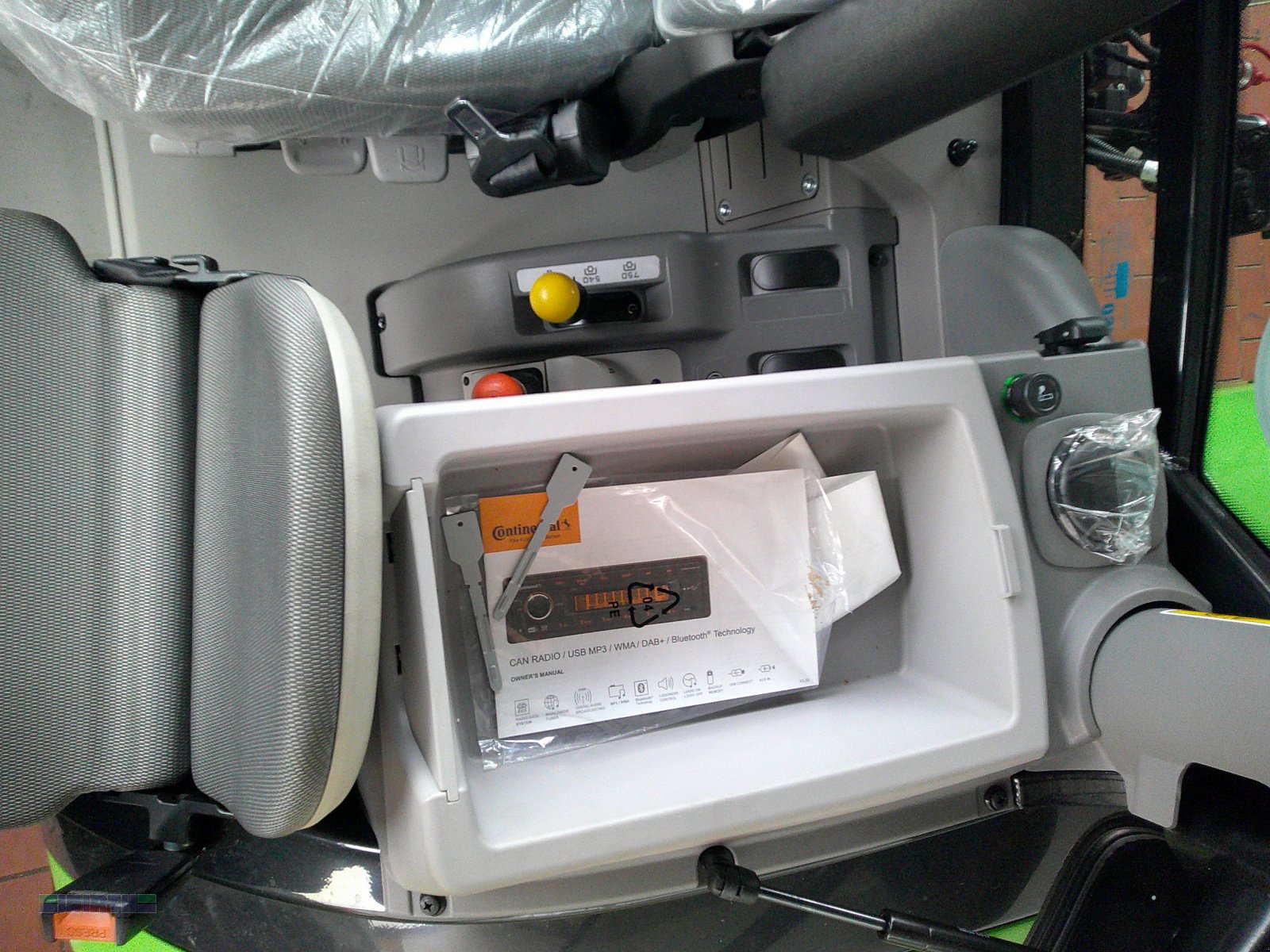 Traktor des Typs Deutz-Fahr 6125 C TTV stufenlos "Abverkauf Werks/Ausstellungsmaschine", Neumaschine in Buchdorf (Bild 10)