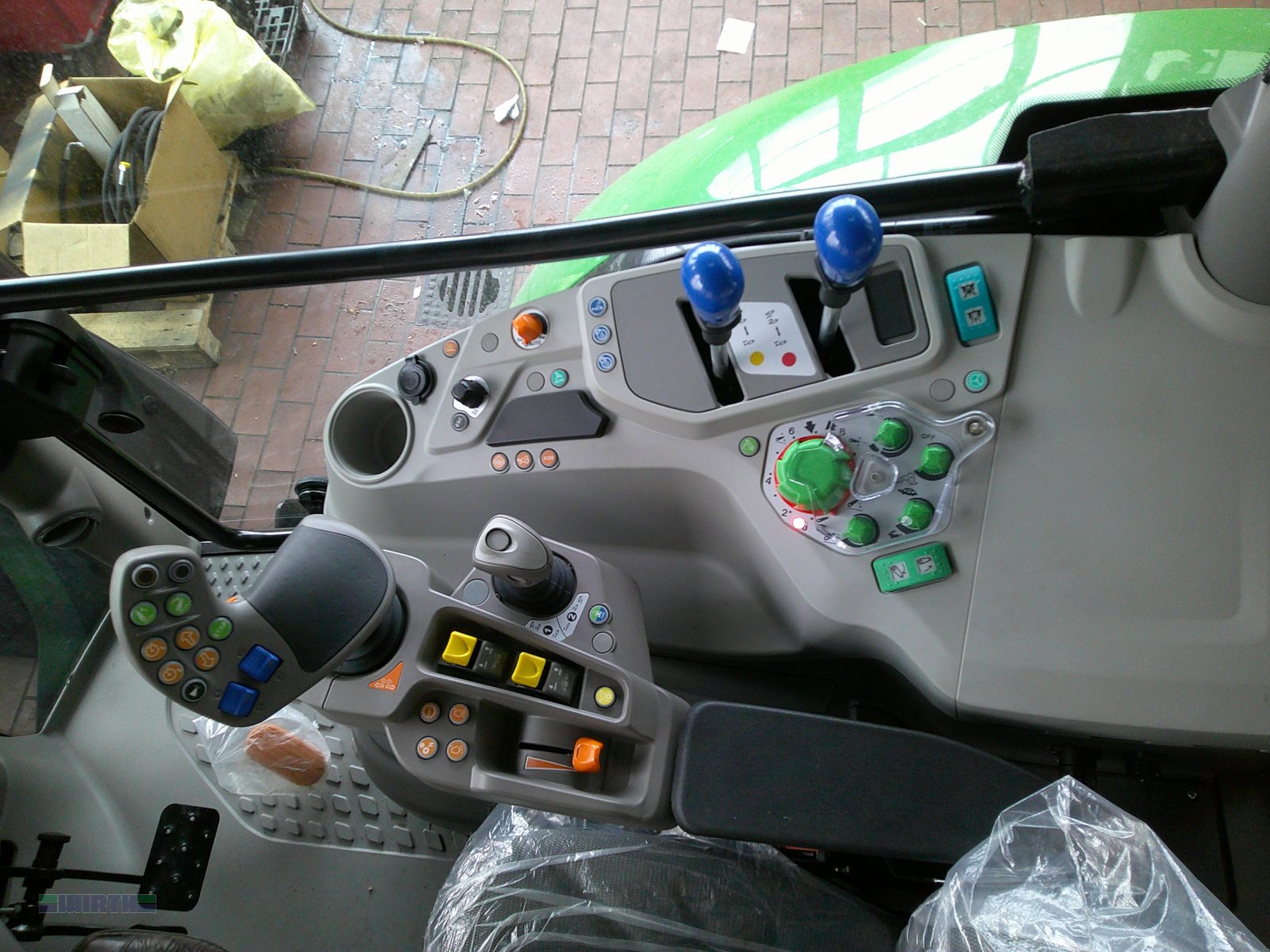 Traktor des Typs Deutz-Fahr 6125 C TTV stufenlos "Abverkauf Werks/Ausstellungsmaschine", Neumaschine in Buchdorf (Bild 12)