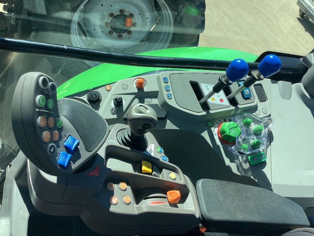 Traktor типа Deutz-Fahr 6125 C TTV, Gebrauchtmaschine в ST FLOUR (Фотография 5)