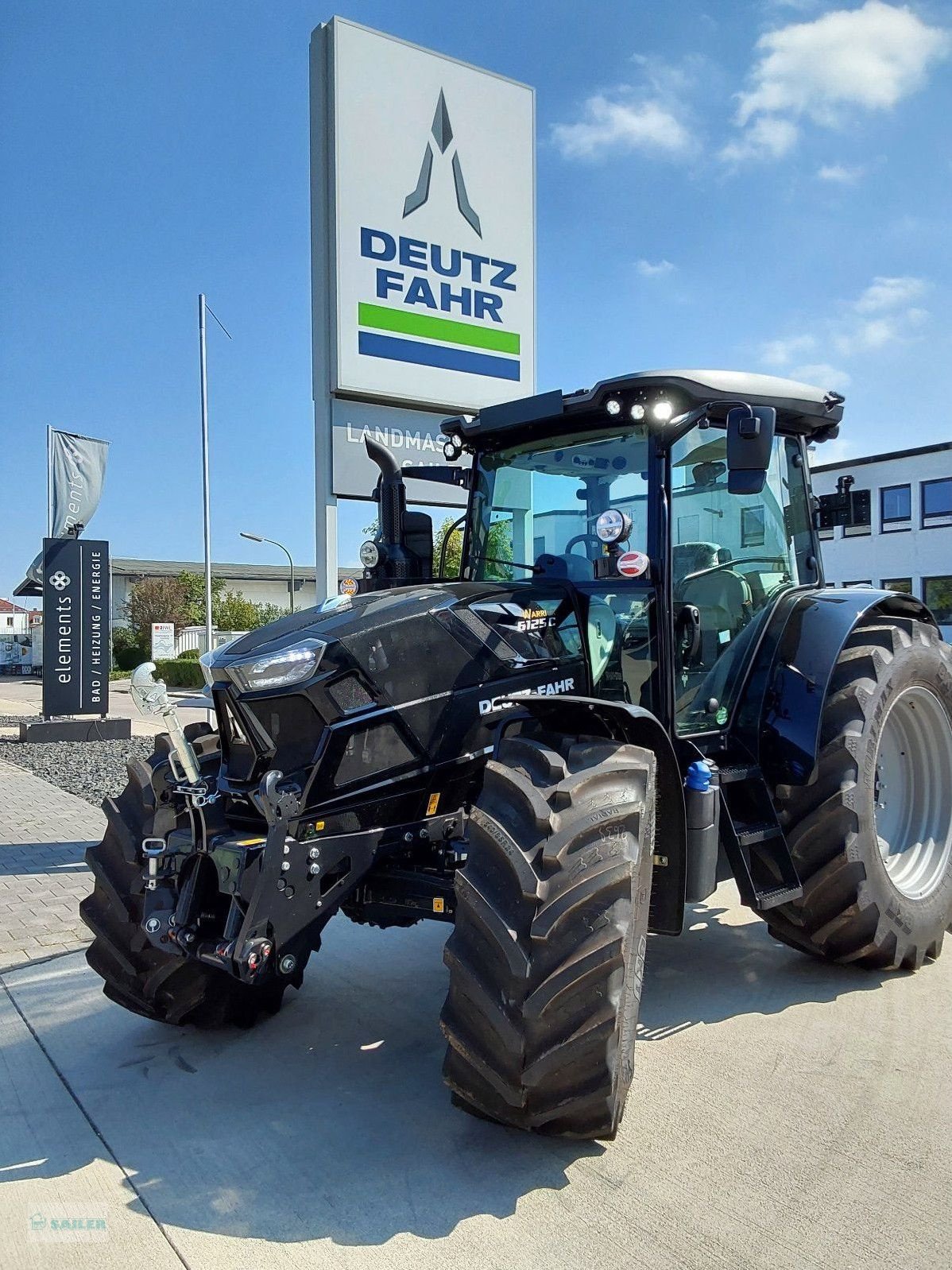 Traktor des Typs Deutz-Fahr 6125C Agrotron Warrior, Neumaschine in Landsberg (Bild 2)