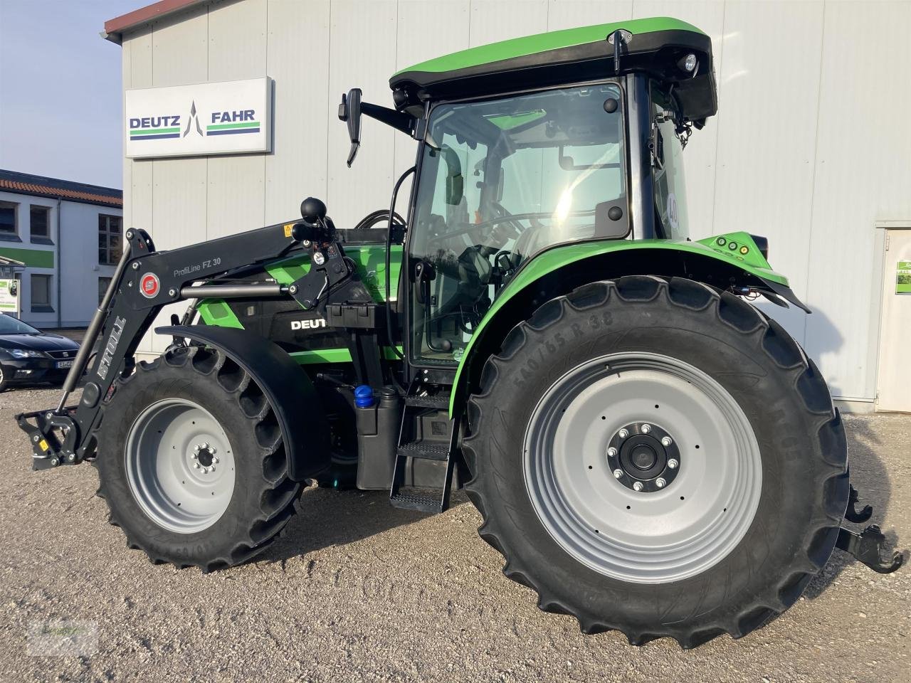 Traktor typu Deutz-Fahr 6125C TTV, Gebrauchtmaschine w Beilngries (Zdjęcie 4)
