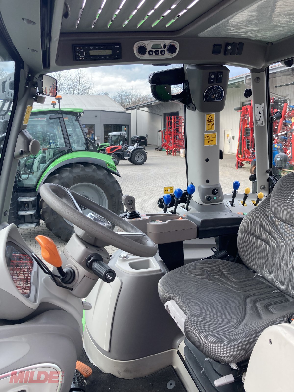 Traktor des Typs Deutz-Fahr 6130.4 RV Shift, Gebrauchtmaschine in Elsteraue-Bornitz (Bild 5)